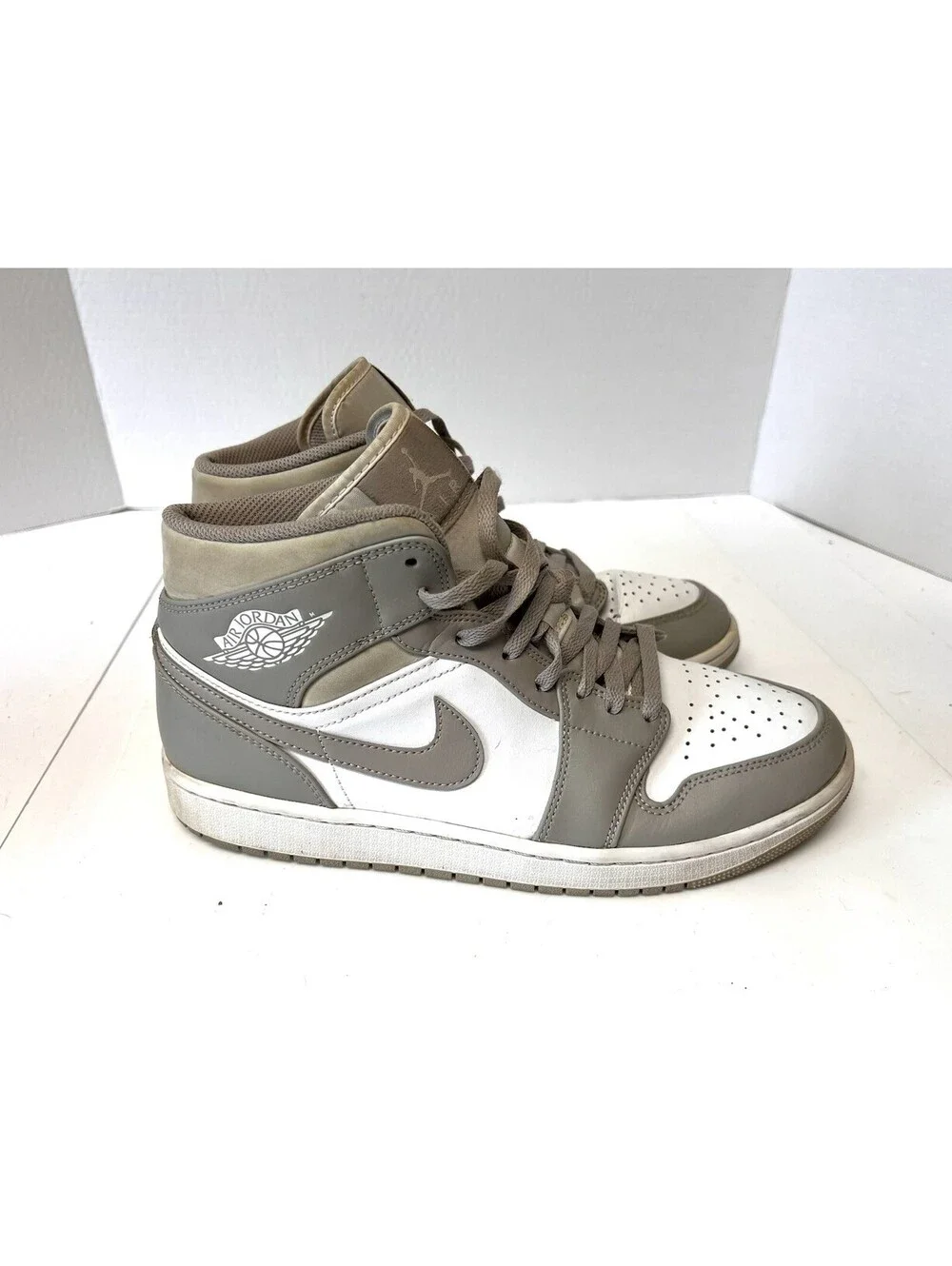 Nike Air Jordan 1 Mid College Grey Light Bone 554724-082 Size Mens 10.5